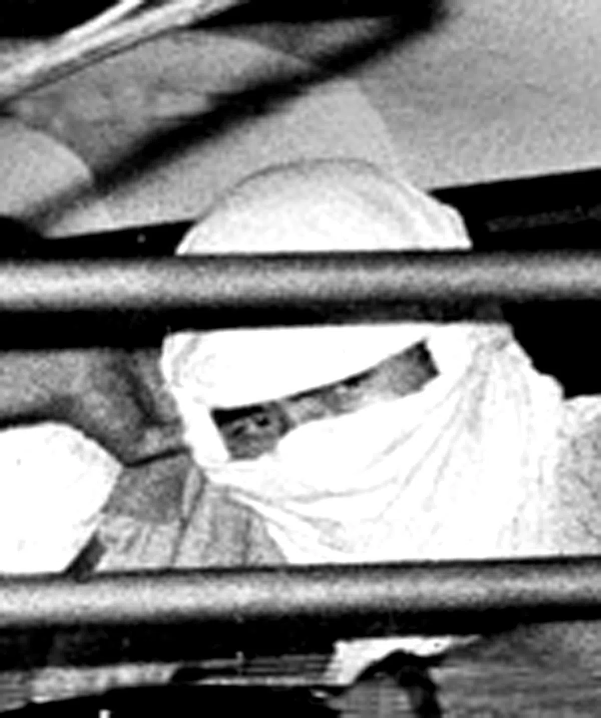 骑劫拉裕号的其中一名恐怖分子。（海峡时报档案照）