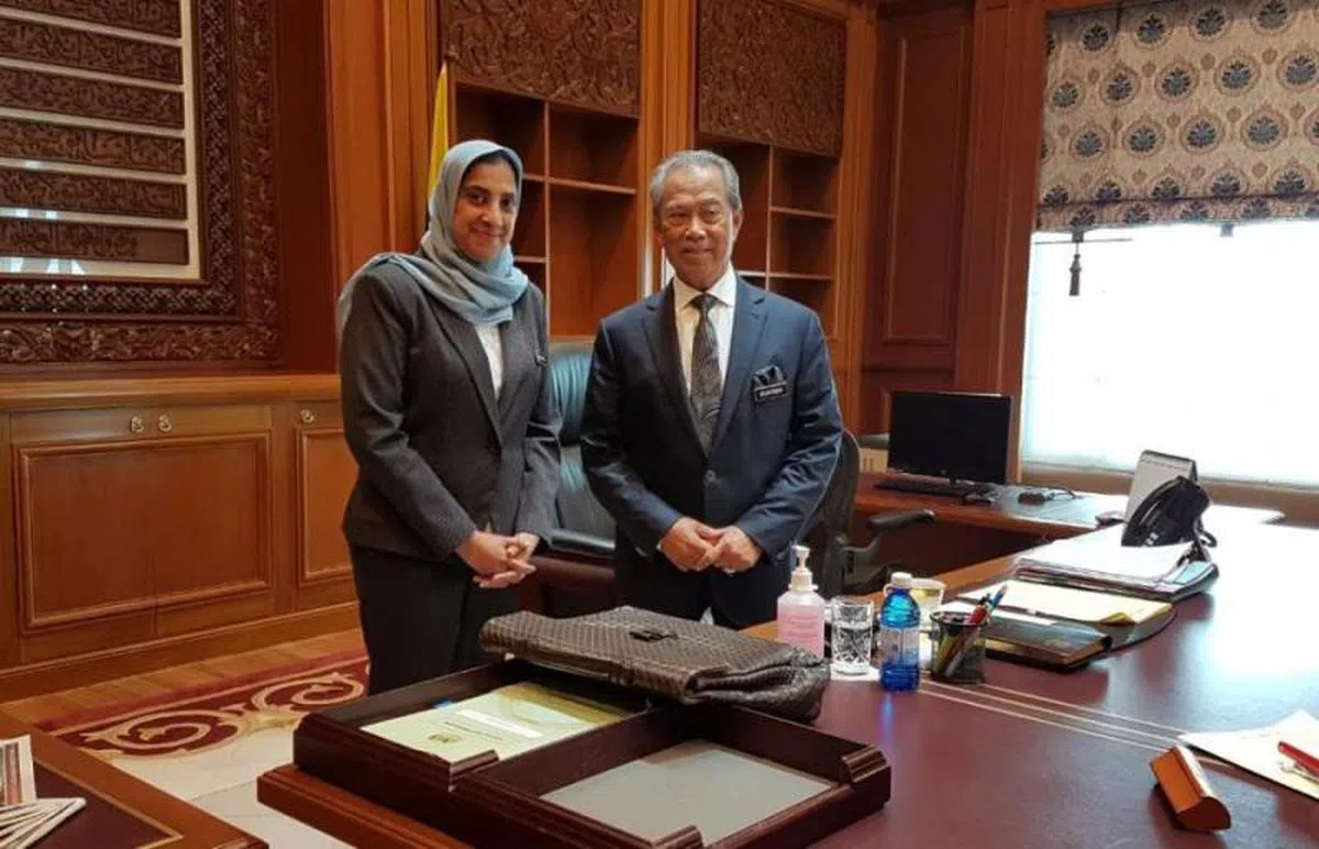  马国反贪会主席拉蒂花（左）已向慕尤丁请辞。（马国反贪会） 