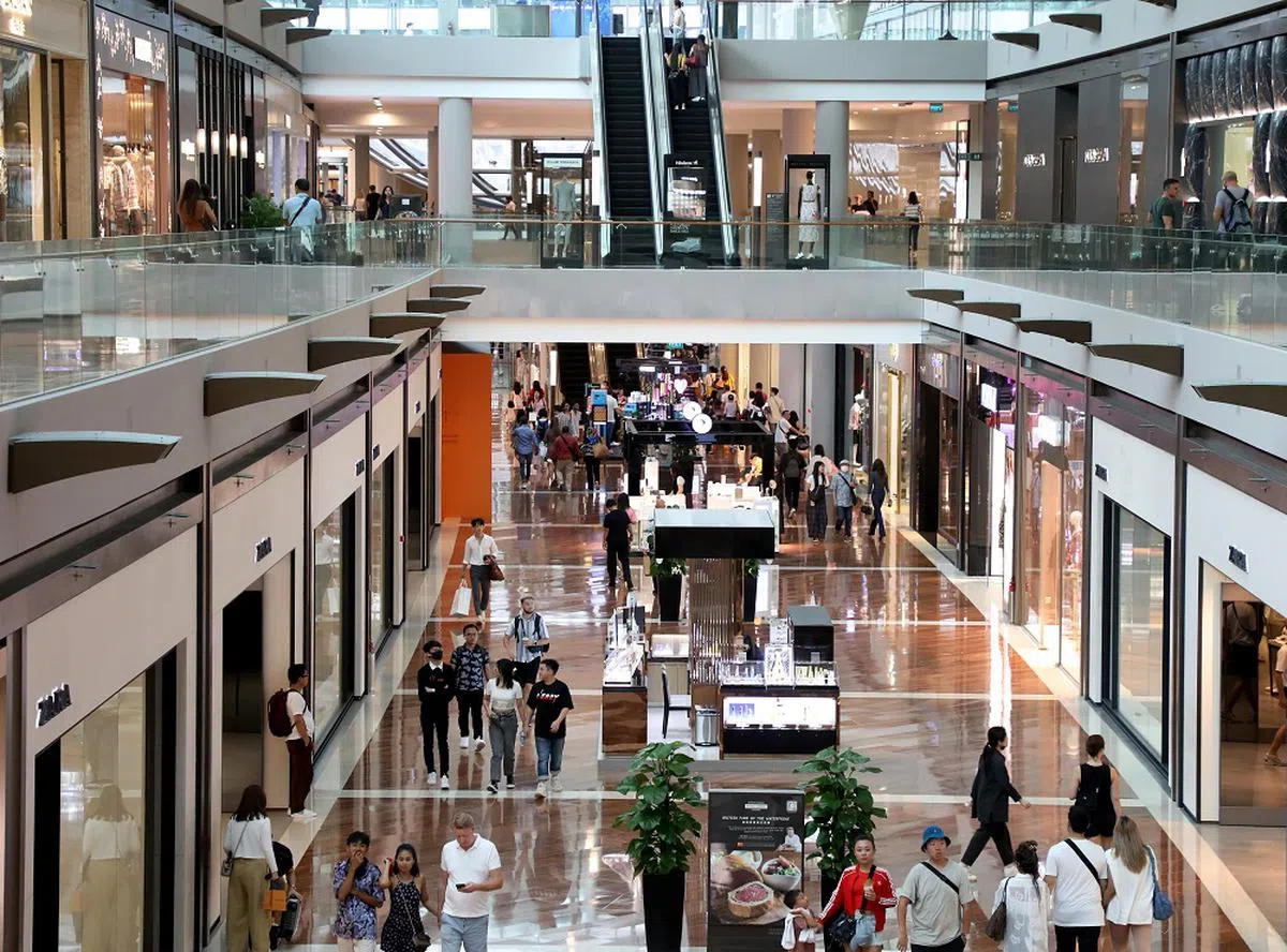 2023年，新加坡有610万名信用卡主要持卡人、约99万2000名附属持卡人，总消费超过900亿新元。（联合早报）