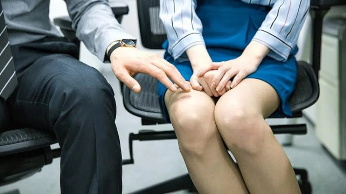 BOSS直聘网被爆出许多名不副实的岗位其实是“情色陷阱”，以“董事长助理”、“生活秘书”与“私人保姆”等的名义，招揽年轻女性作为性服务提供者。应聘者在面试前一般不知情。（示意图）