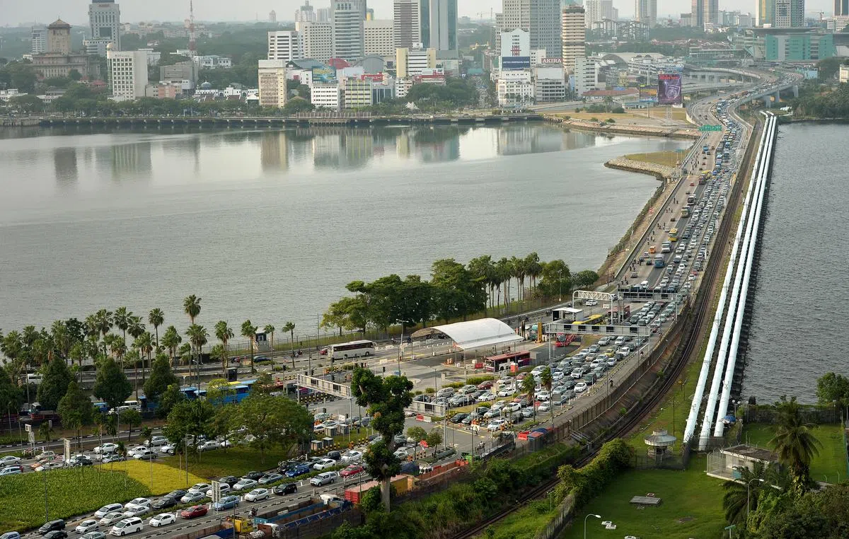  新柔长堤是磨练耐性的好地方。（海峡时报） 