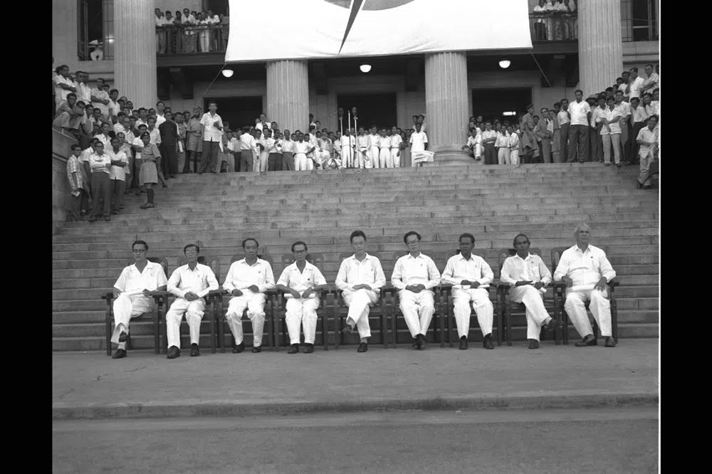 新加坡自治邦1959年的第一届内阁当中，有几人上过时任总理李光耀的“辅导课”？