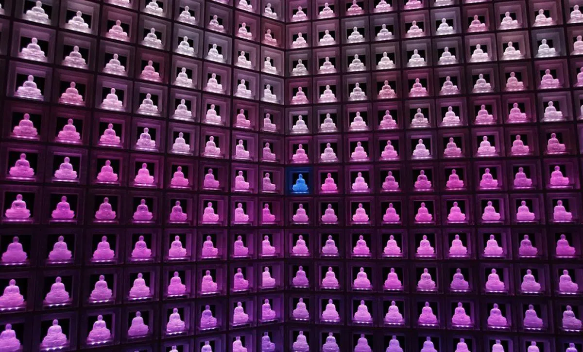  自己亲属的专属佛像在刷卡后会被点亮。（路透社） 