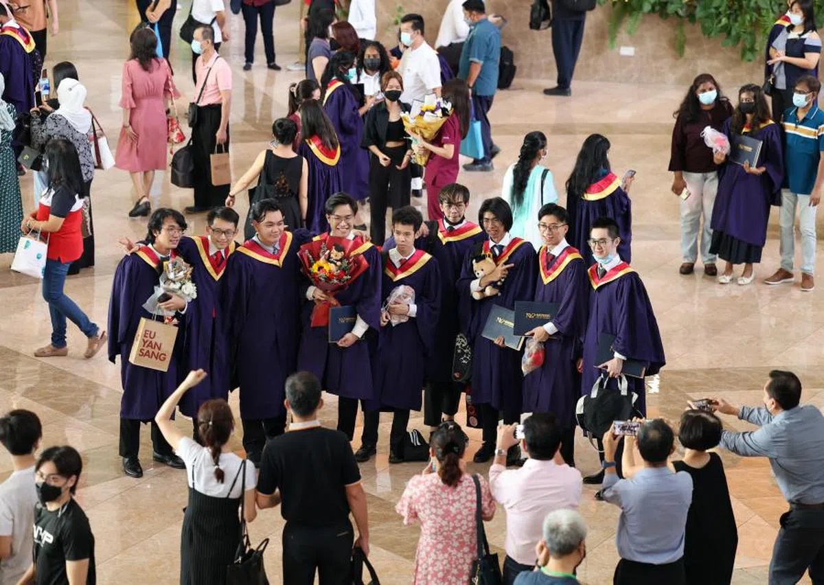 不少在疫情下走过青葱岁月的青少年无法完整体会到这个人生阶段该有的酸甜苦辣与友情。（联合早报）