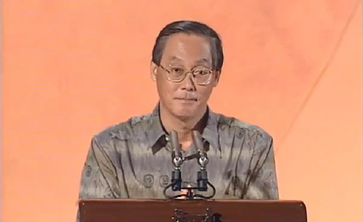 时任总理吴作栋在1993年发表国庆群众大会演讲。（视频截图）