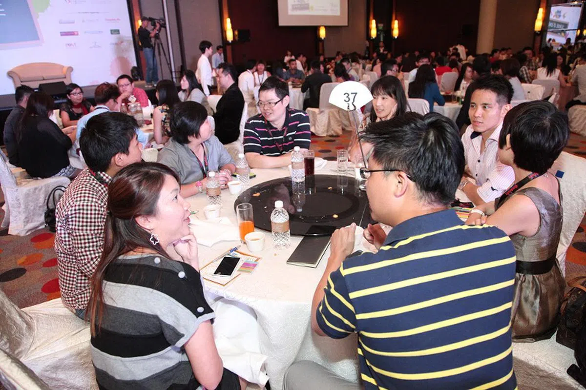 社交发展网曾举办“相亲节”等一系列活动，吸引数百名单身人士参加。（联合早报档案照片）