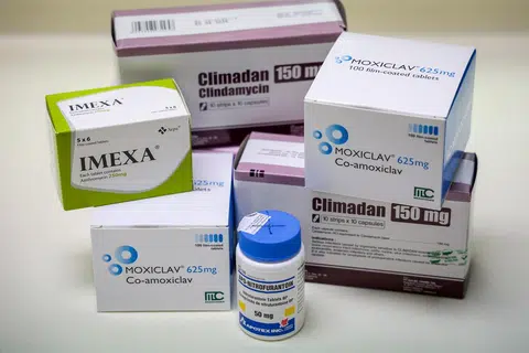 综合诊疗所最常开出的抗生素，主要用来治疗呼吸道、皮肤和泌尿生殖系统感染。（联合早报）