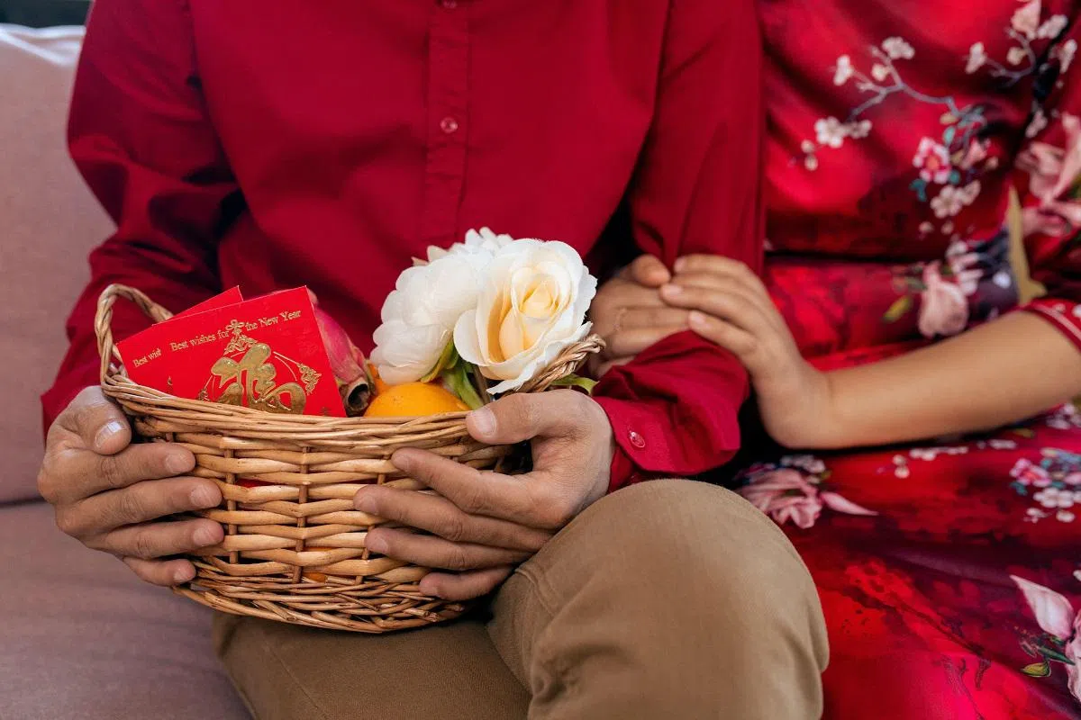 农历新年期间，长辈总是对小辈们的“终身大事”异常关心。（ALAMY）