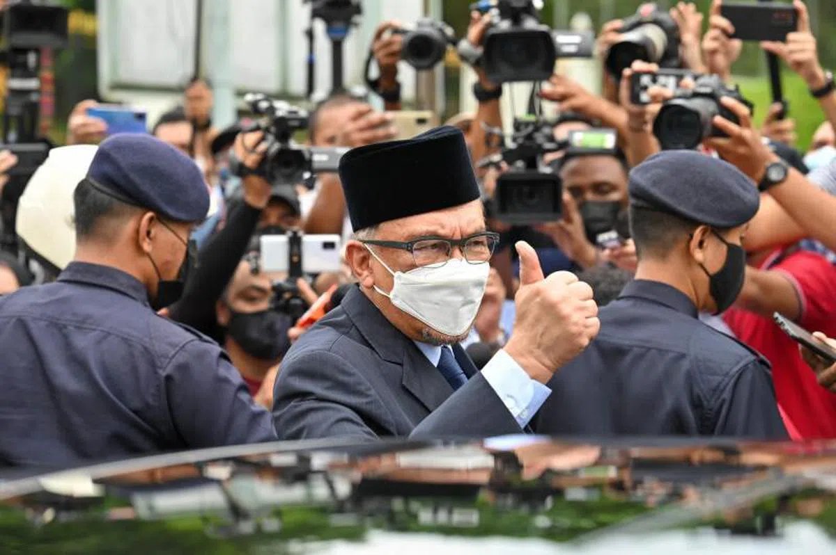  马来西亚反对党领袖兼公正党主席安华于6月9日觐见元首。（法新社） 