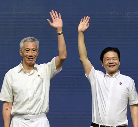 李总理在4月15日宣布5月15日交棒给副总理兼财政部长黄循财的消息还是有一定的震惊效果。（海峡时报）
