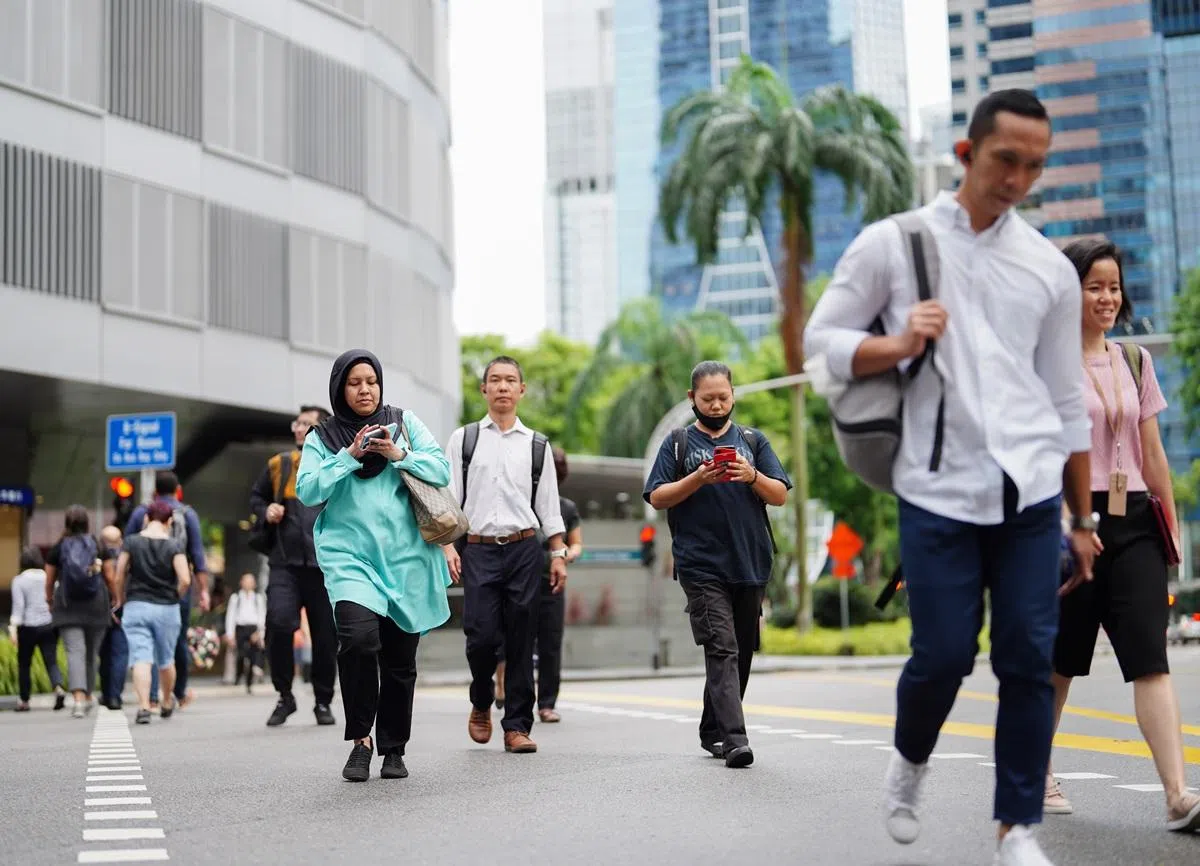 实际收入的增减更能反映国人在生活上的负担能力。