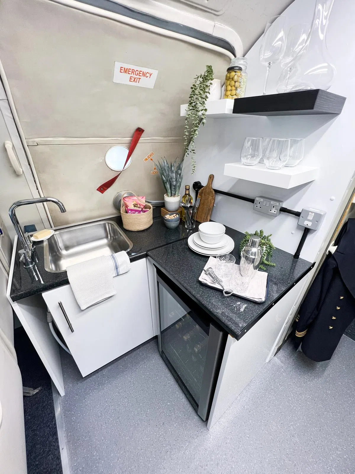 厨房区。（Steven Northam脸书）