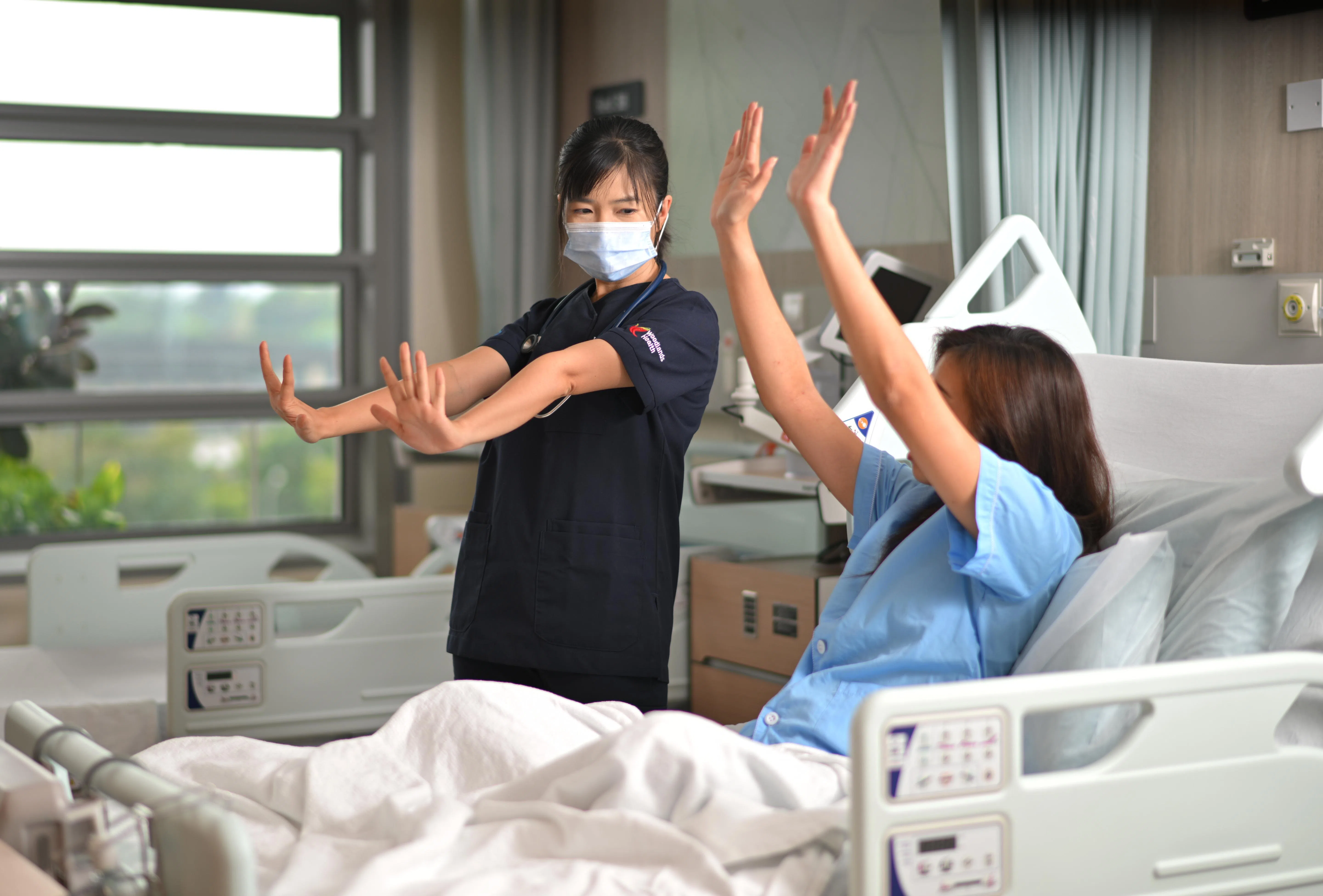 更多和老龄化趋势相关的医疗领域如老年医学、康复医学等尤其缺人。