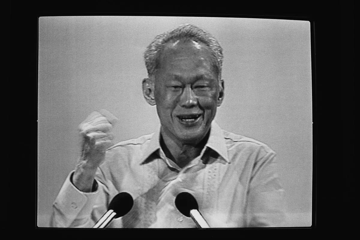  李光耀在1988年的国庆群众大会中发表演说。（海峡时报） 