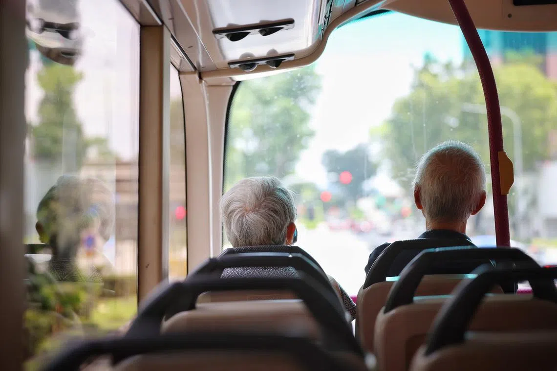 人活在世，人生旅途迟早会到站，必须“下车”。（海峡时报）