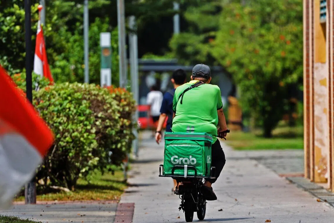 在新加坡，送餐员的薪金并不高。