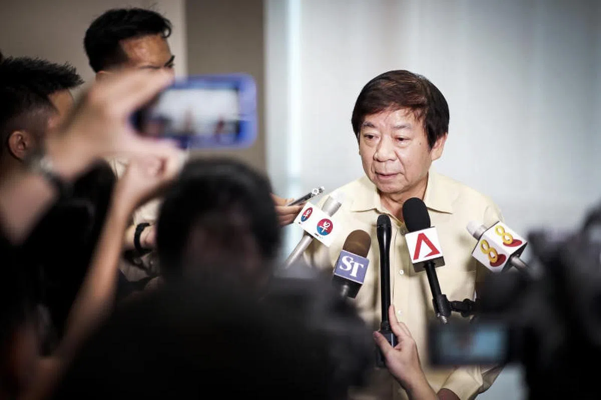  新马领空水域起争端，许文远于12月12日接受媒体访问。（联合早报） 