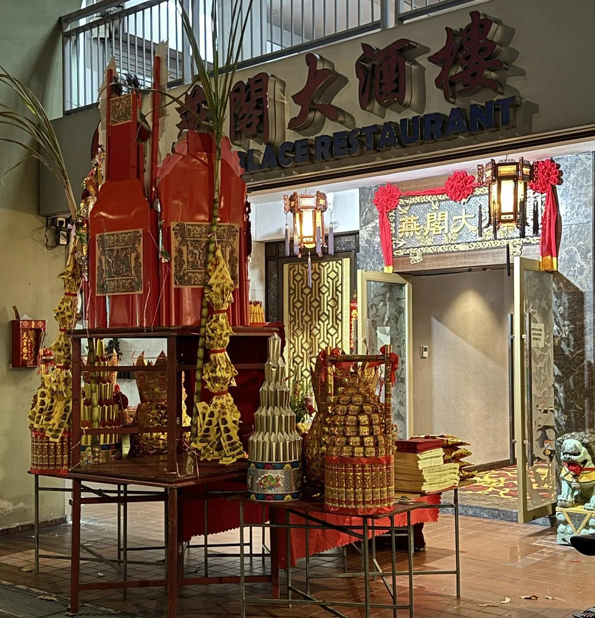 桥南路上的燕阁大酒楼。（蒋谷摄）