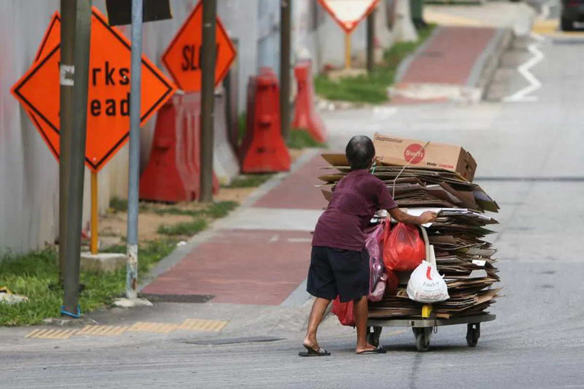 毕丹星呼吁政府采取更果断措施协助本地低收入者。（联合早报）