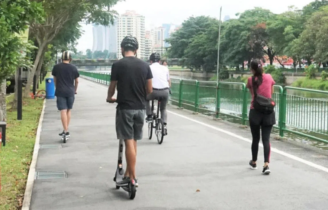 电动踏板车等个人代步工具今后只允许在脚踏车道和公园连道行驶。（新明日报）