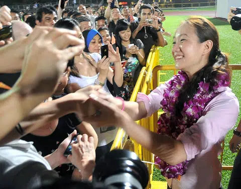 2011年大选时，佘雪玲代表国民团结党（NSP）出战马林百列集选区，收获极高的人气。（联合晚报）