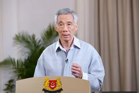 李显龙总理10月9日发表全国讲话时，呼吁新加坡人循序渐进“与冠病共存”，不需要对病毒感到恐惧，我国依然朝着正确的方向迈进。（通讯及新闻部）