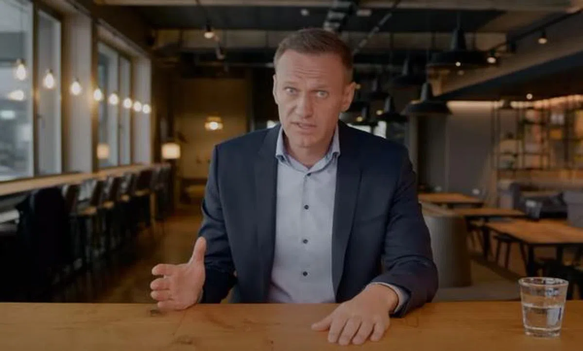  普京的坚定批评者、俄罗斯反对派领袖纳瓦尼（Alexei Navalny）录制视频，意图向大众揭露普京贪污腐败的一面。（纳瓦尼YouTube） 