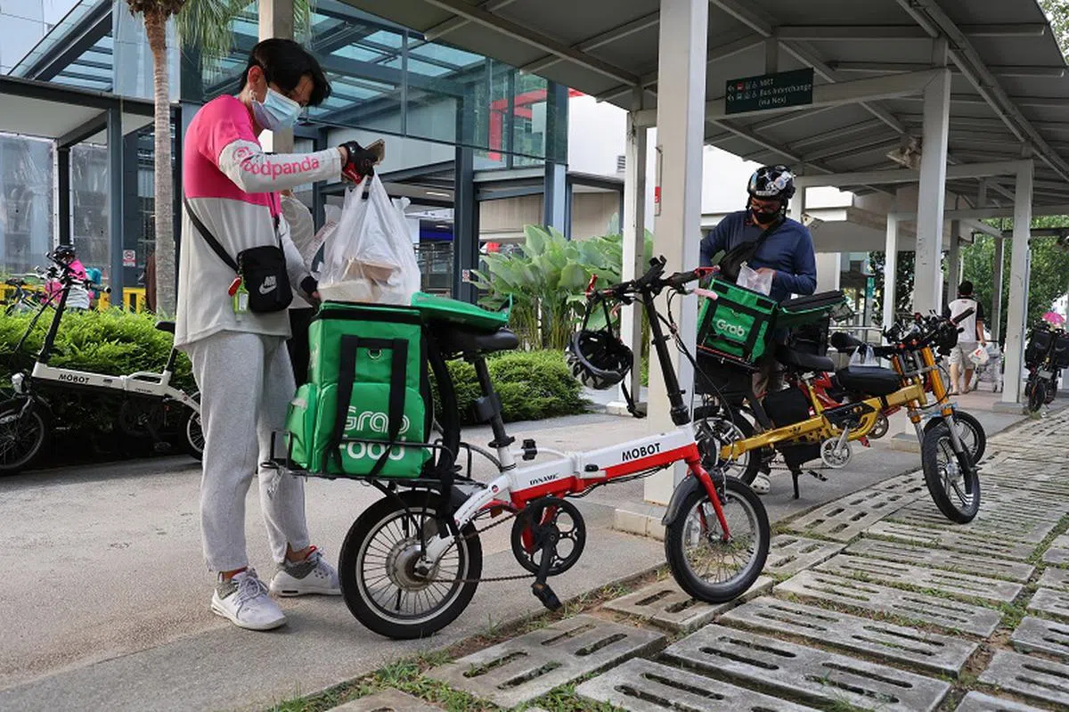 通过送餐平台叫外卖的消费者人数减少。（联合早报）