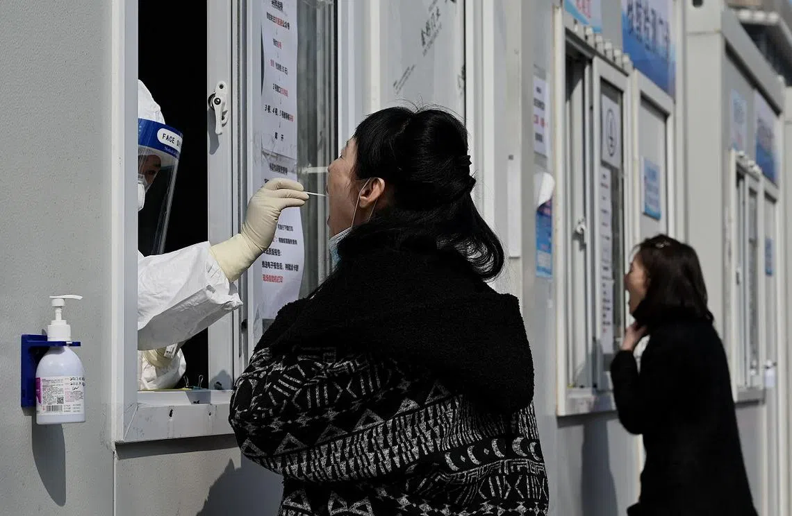 自疫情暴发至今年4月，中国已进行了115亿次冠病检测。（法新社）