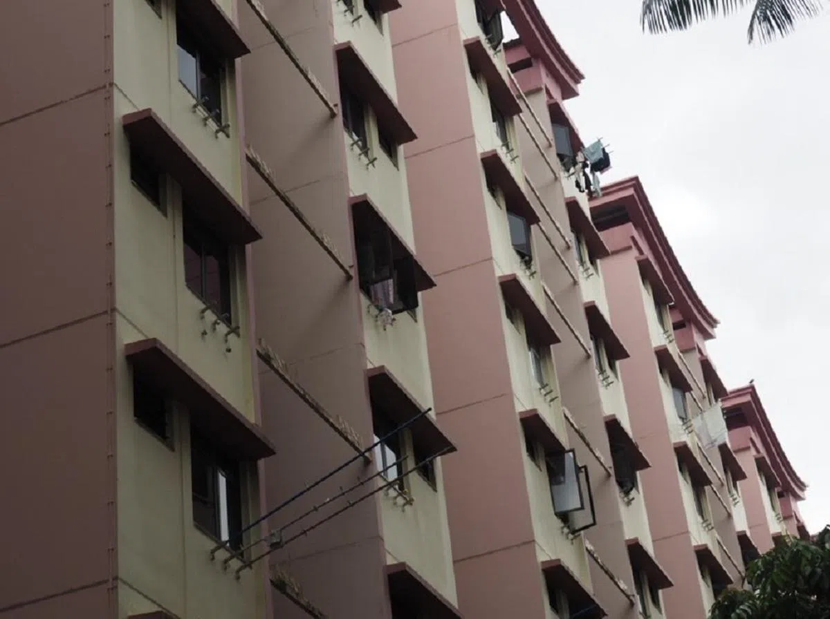 住户都搬走后的东陵福组屋。（王晴摄）