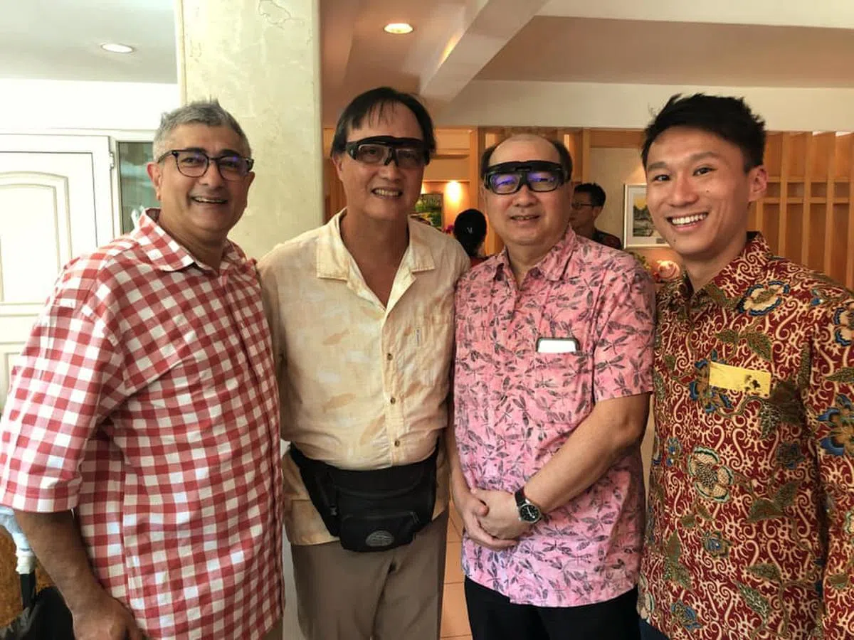  左二为新加坡政府投资公司前首席经济师杨南强。（取自Remy Choo Zheng Xi面簿） 