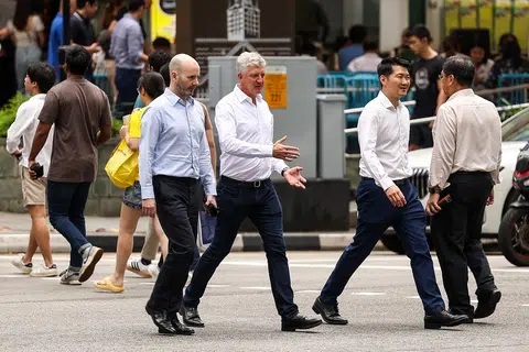 新加坡金融区一带上班族。（联合早报）