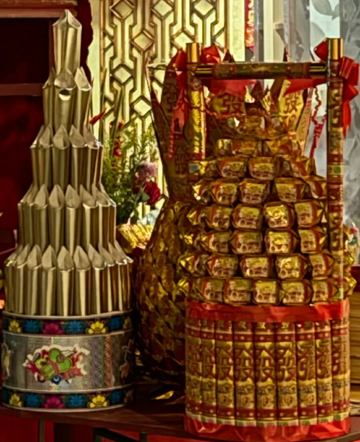 金纸的数量与造型颇有看头。（蒋谷摄）