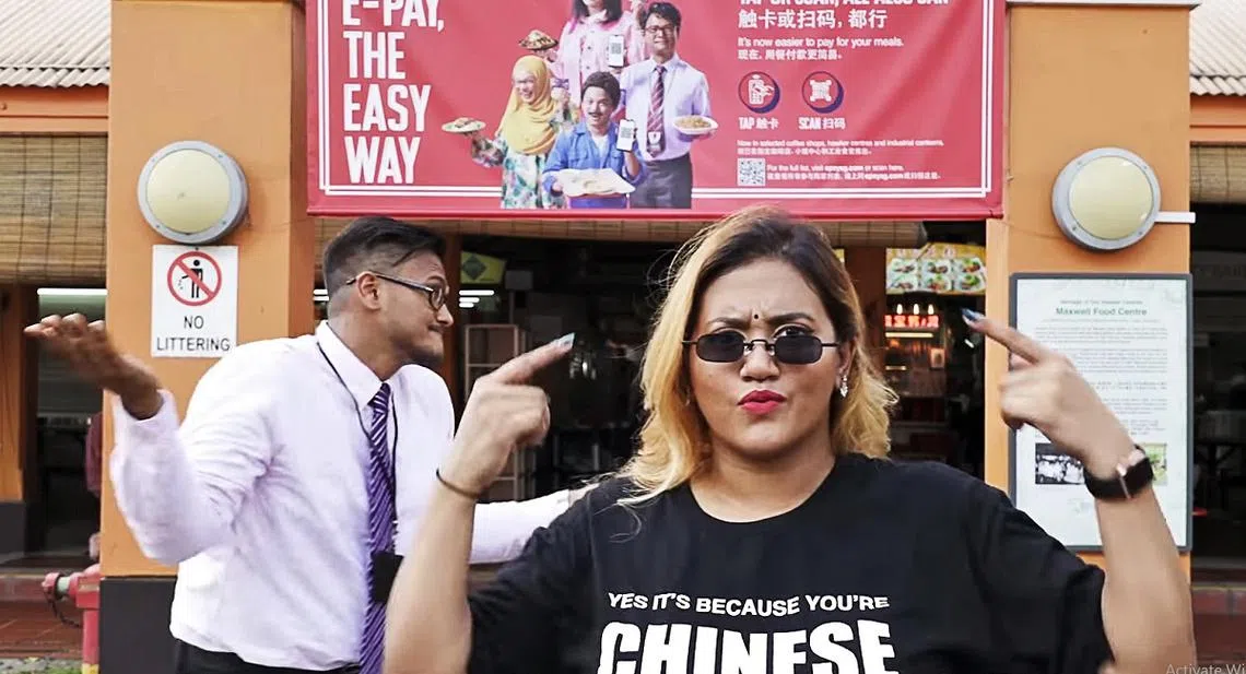 网红普丽蒂与哥哥说唱歌手苏峇士制作并上载视频，还击令他们不满的广告，但视频内容或触犯法律。他们已应资讯通信媒体发展局的要求取下视频。 （互联网） 