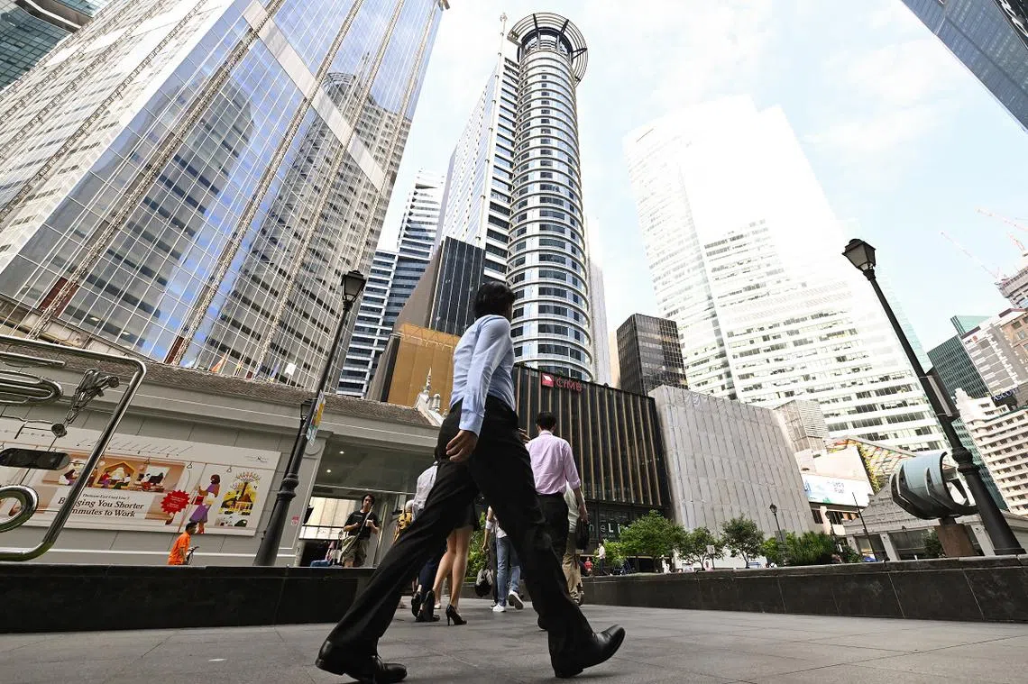 瑞银预计未来几十年的全球财富交接将达到5.2万亿美元。（海峡时报） 