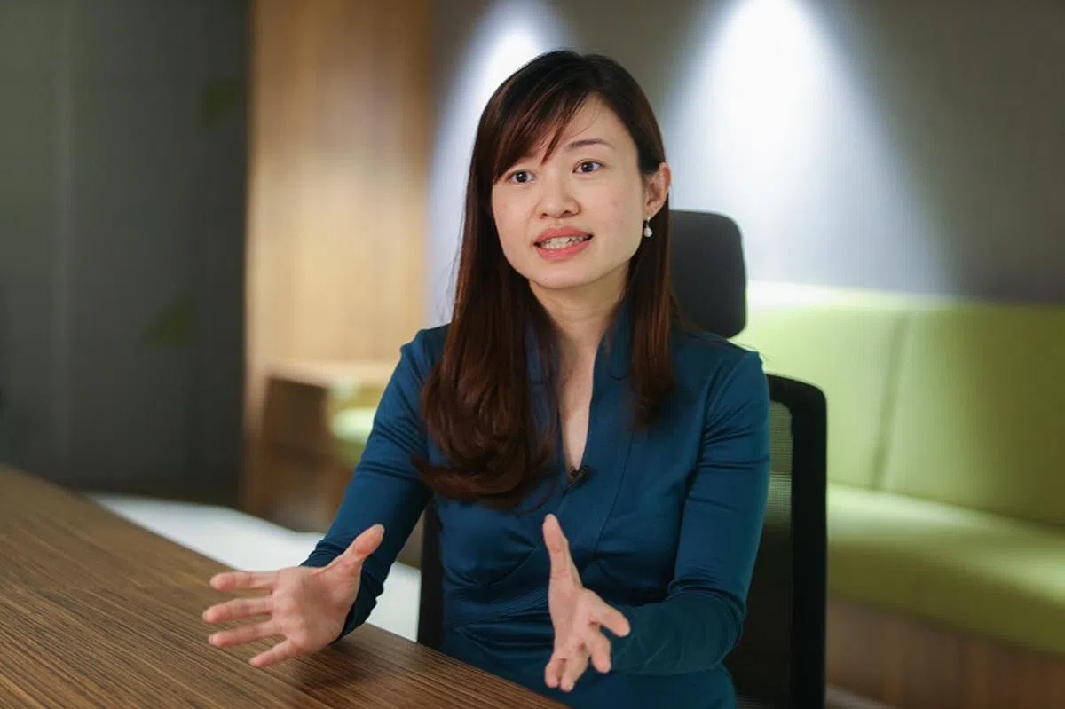  陈佩玲坦言，与历任总裁相比，她确实没有在中国长期工作和生活的经验，但她过去一年其实常到深圳、广州和湖北工作，而从小对中华文化非常感兴趣的她，也不时会通过网络了解中国的新发展。（联合早报） 