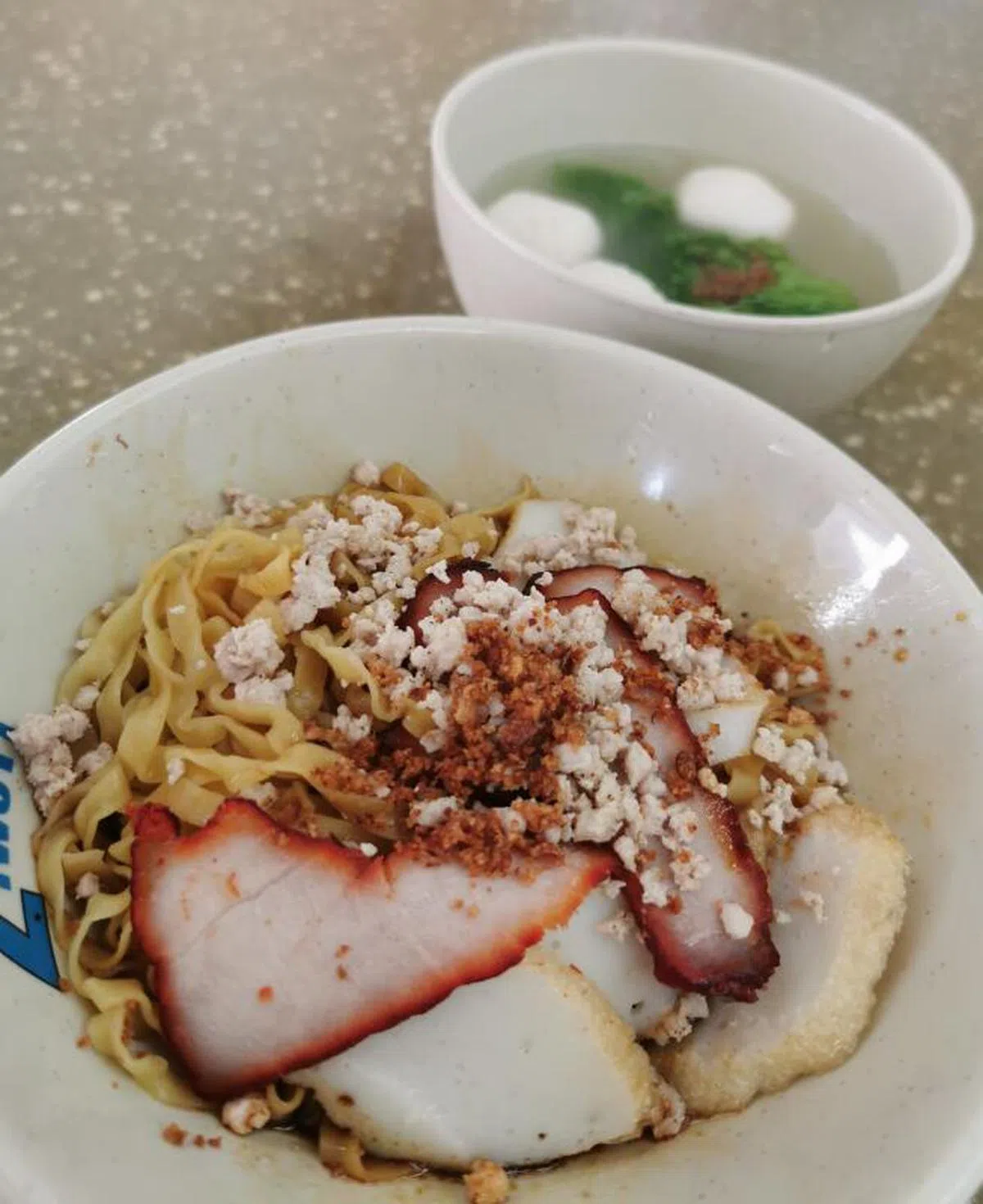  配料十足的肉脞面。（联合晚报） 