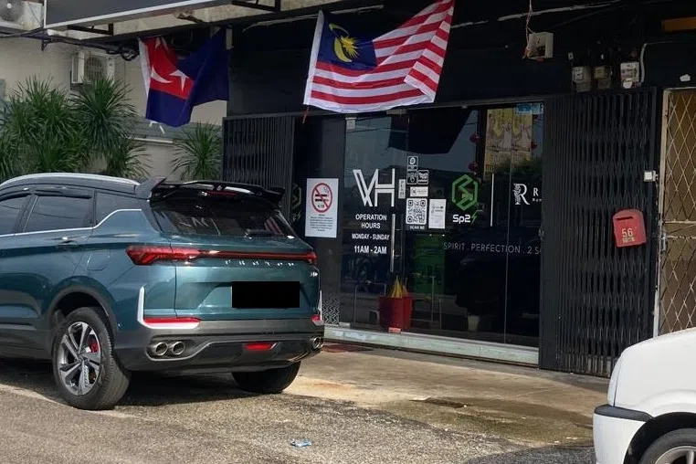 防窥玻璃让外界无法一窥内部情况。