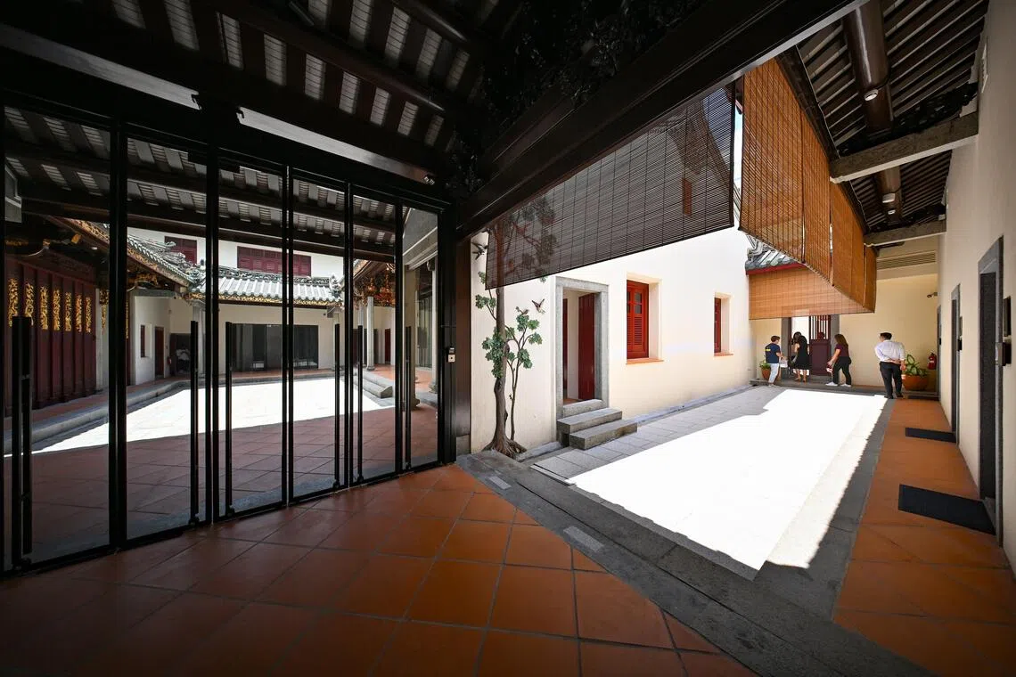 陈旭年宅第占地2万6321平方英尺，内部有两个天井。