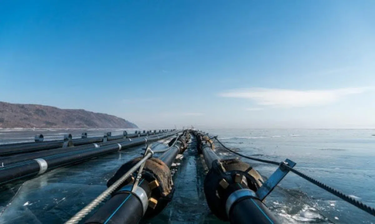  中资水厂在贝加尔湖畔修建瓶装水工厂遭当地民众抗议，俄法院判违法要求停工。（法新社） 