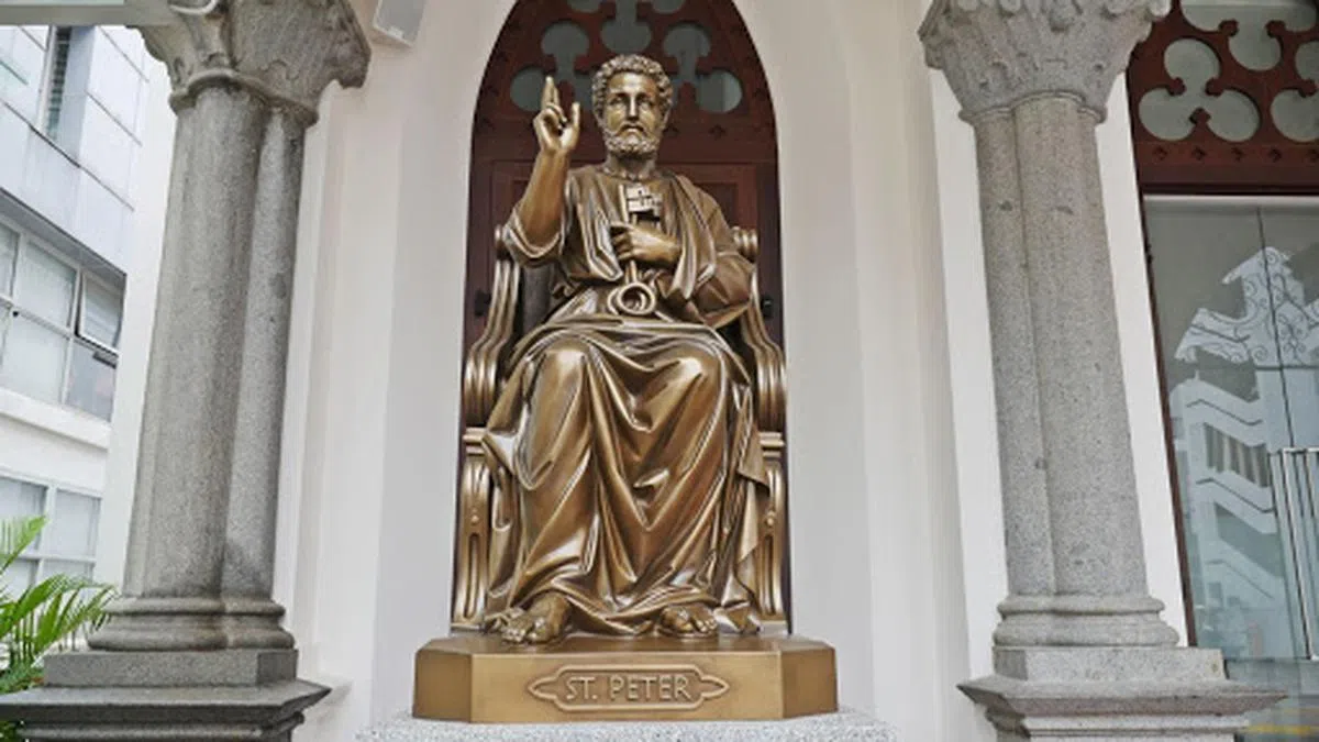  教堂外的圣伯多禄雕像（互联网） 
