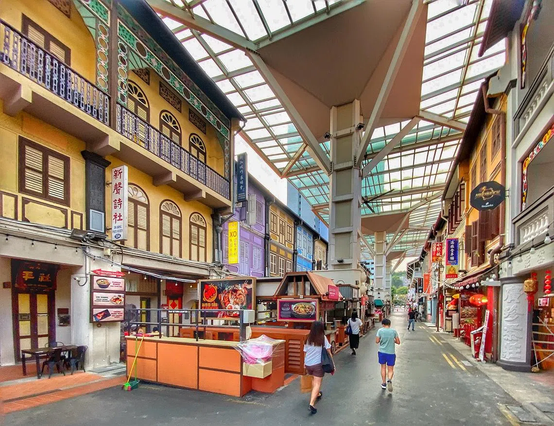 牛车水美食街关闭的消息，和本地友人聊起，内心其实没有任何涟漪，更没有一点惋惜之意。（海峡时报）