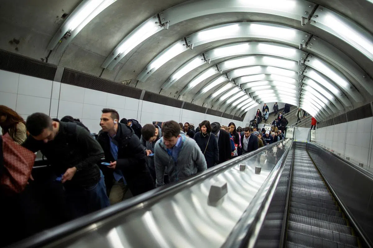  （档案照）曼哈顿的上班族。（路透社） 