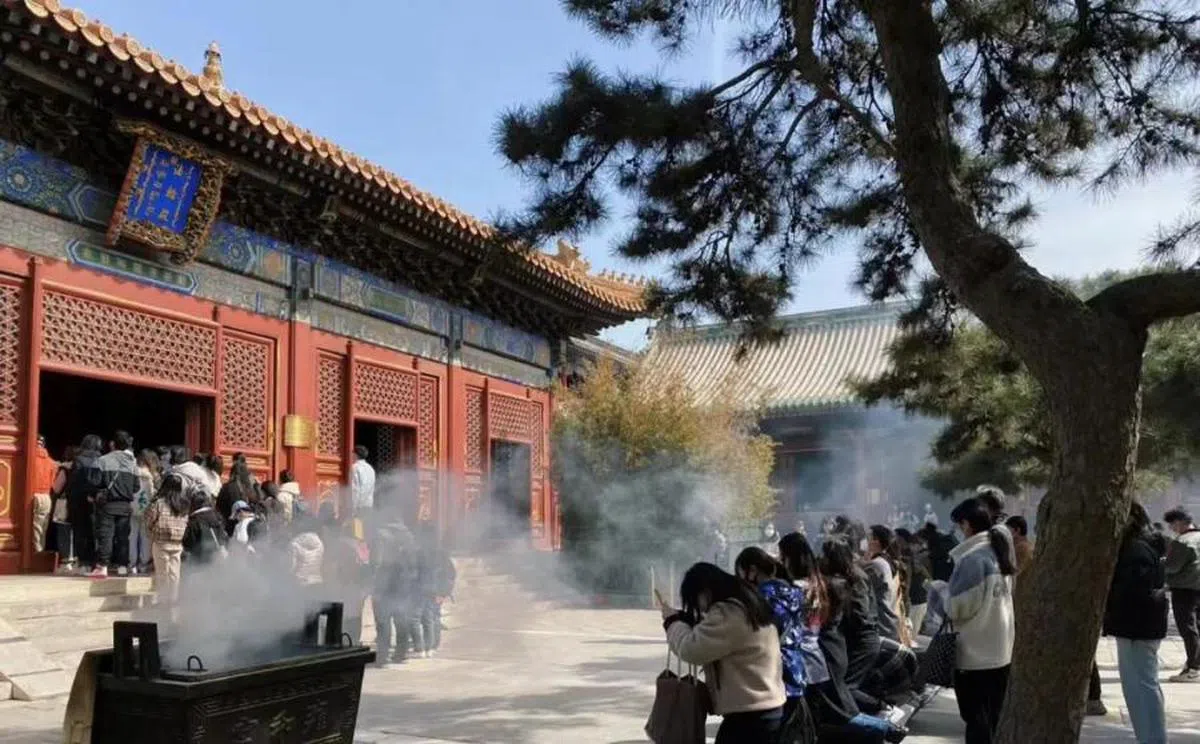 中国各地掀起了“寺庙游”热潮。（互联网）