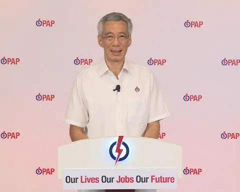 李显龙总理昨晚（7月5日）在面簿上发贴文指出，本届大选可说是新加坡独立以来最紧要的一次选举。下一届政府需要人民的强力支持以做出艰难的决策，带领新加坡走出这场危机迎向未来。（视频截图）