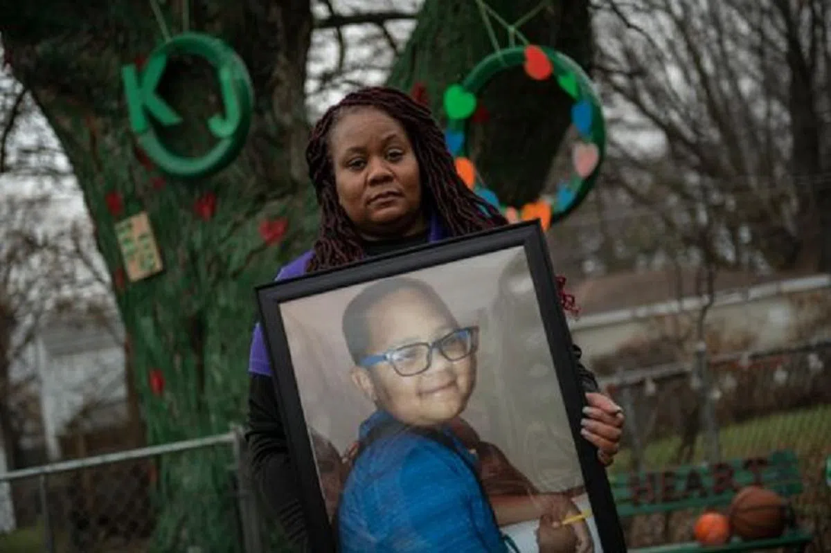  KJ的母亲珊女士（LaSondra "San" Singleton）。（底特律新闻） 