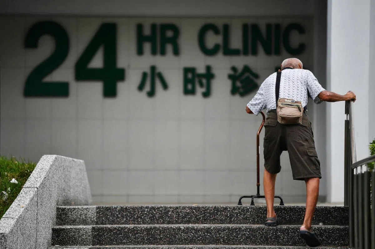 位于后港4道的后港村的24小时诊所。（海峡时报）