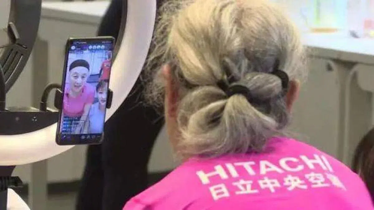  陈继芳奶奶直播。（互联网） 