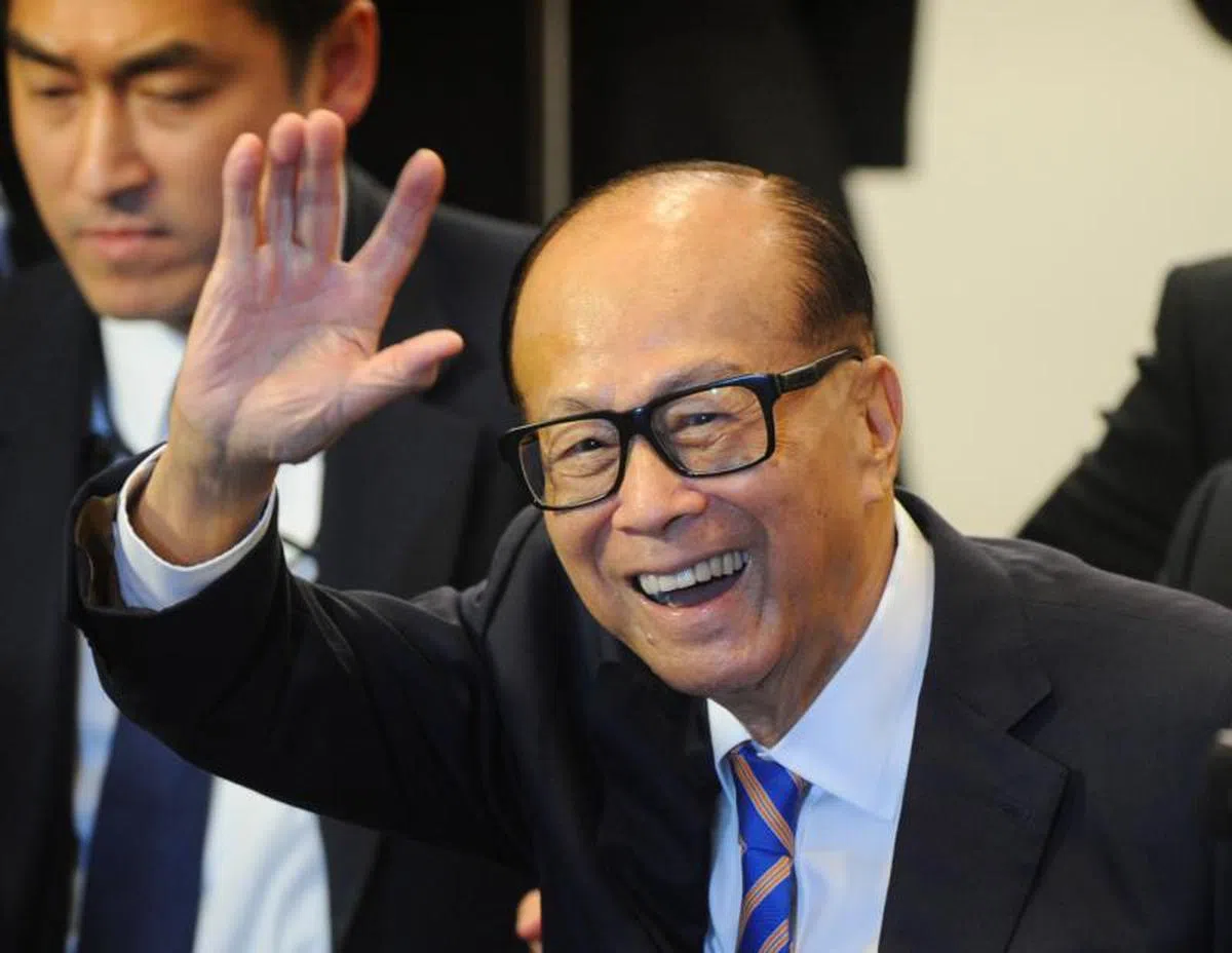  常年盘踞香港富豪榜首位的李嘉诚素有“超人”的称号。（互联网） 