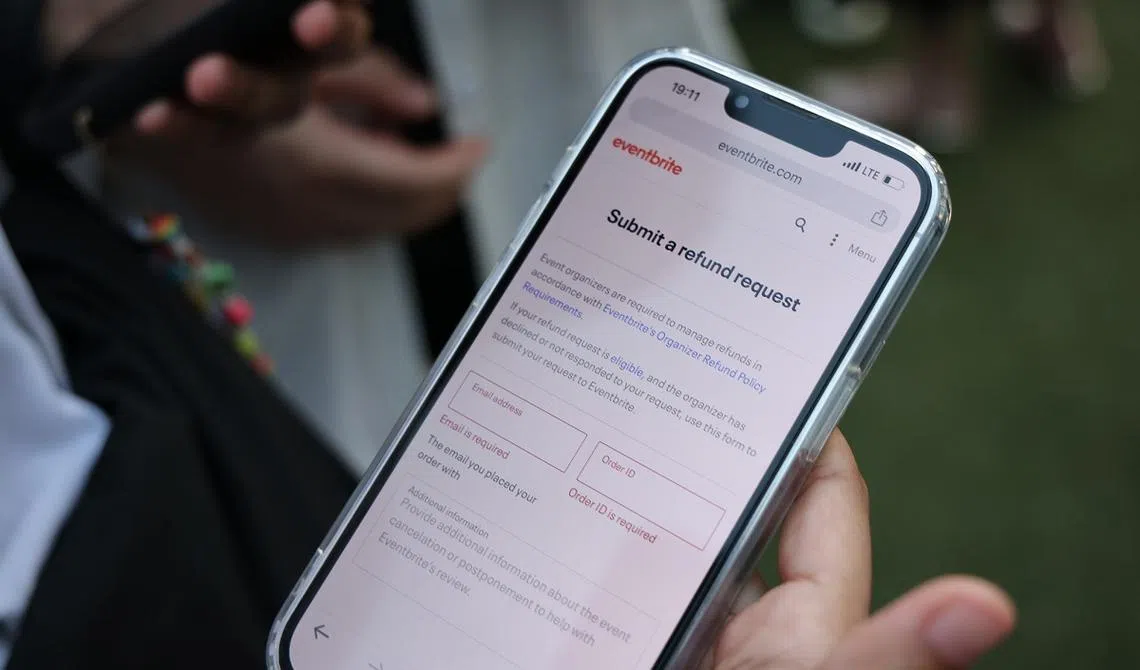 一场号称是新加坡首届天灯节的活动未顺利举行，一些消费者要求退款。（海峡时报）